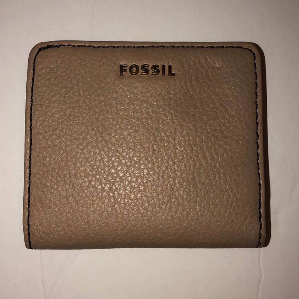 🌼🌼fossil small Madison Wallet 🌼🌼